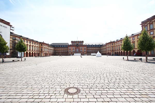 Schloss-Mannheim-2.jpg