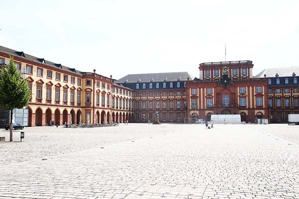 Schloss-Mannheim-4.jpg