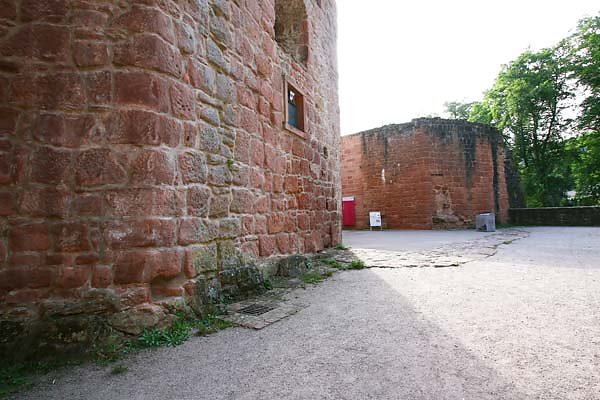 Schloss-und-Festungsruine-Hardenburg-15.jpg