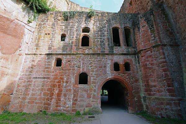 Schloss-und-Festungsruine-Hardenburg-16.jpg