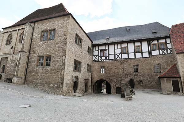 Schloss-Neuenburg-100.jpg