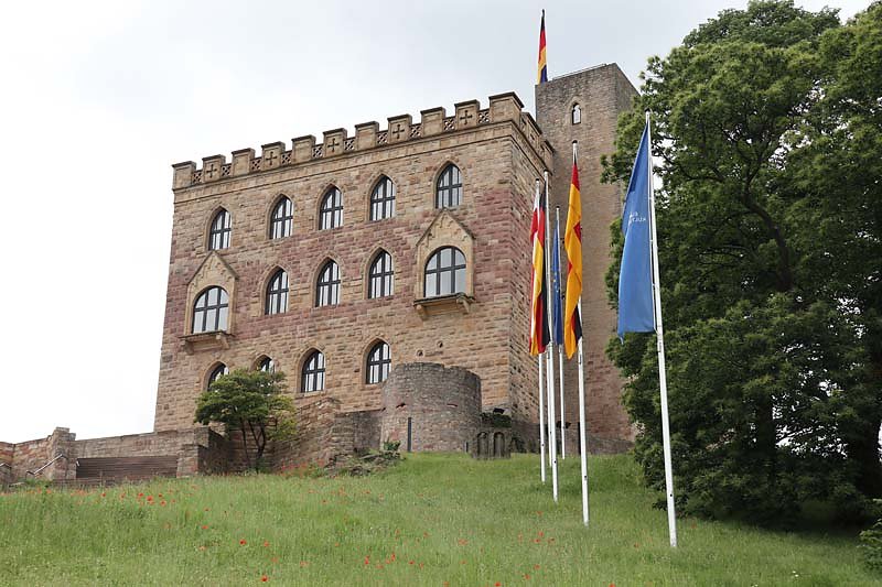 Hambacher-Schloss-2.jpg