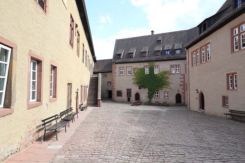 Burg-Rothenfels-2.jpg